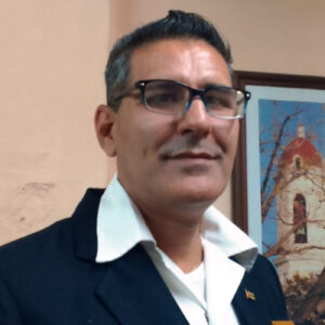 El cienfueguero Camilo y su amor por la profesión de enfermero